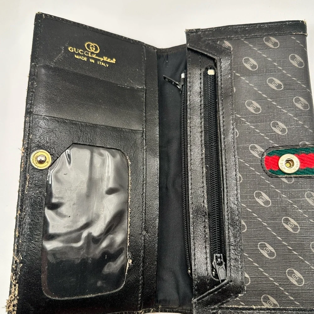Gucci & Chanel wallet. These are rehab wallet. Please look at the pouch - Picture 7 of 9